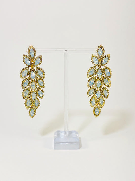 Marquis earrings in gold metal and opal stones.